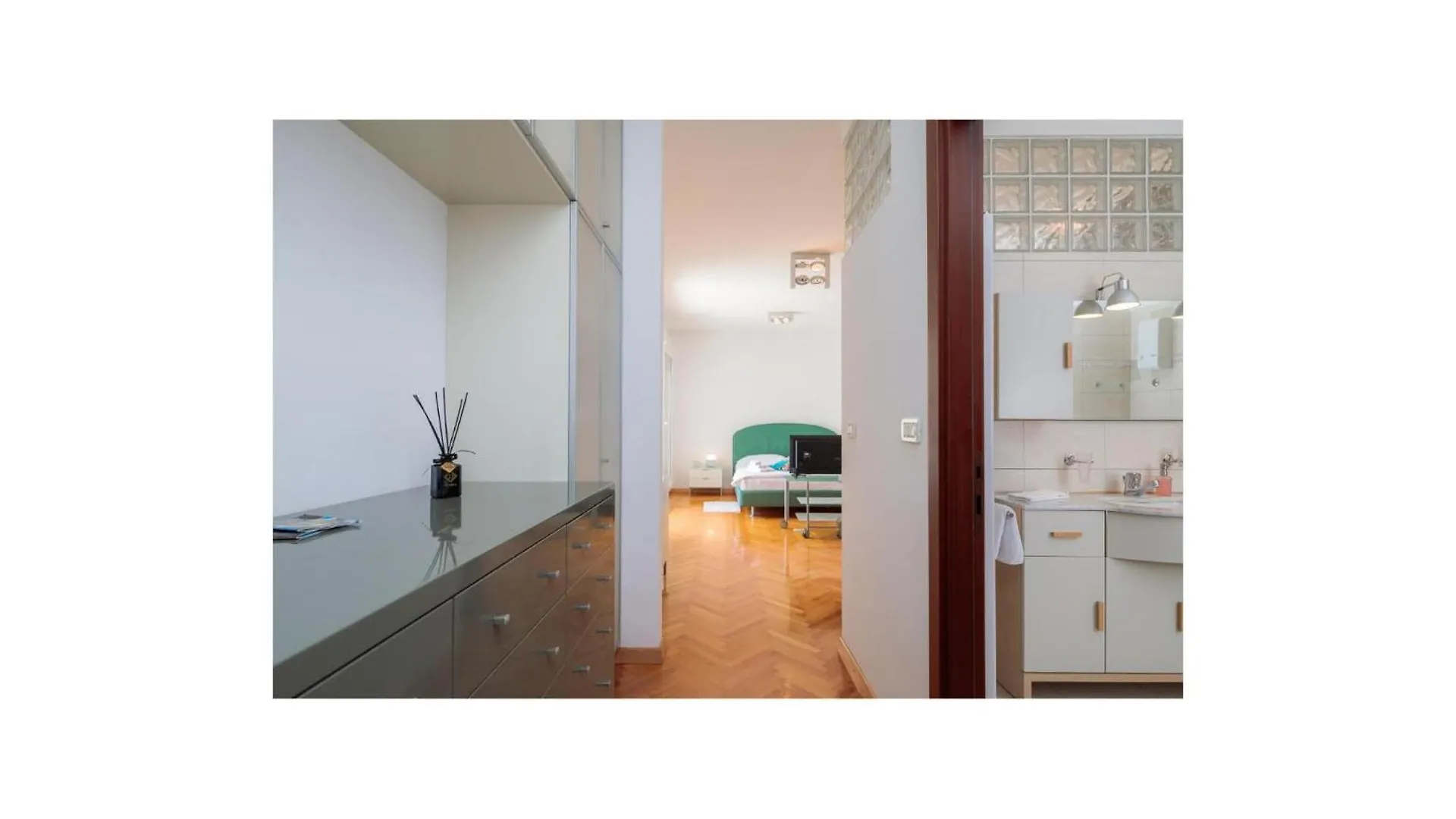 Beach Front Apartment In Split With Wifi
