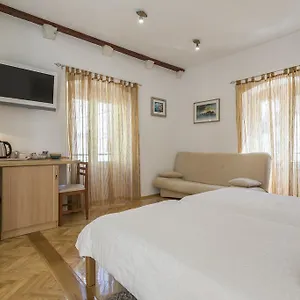 Carrara Apartment